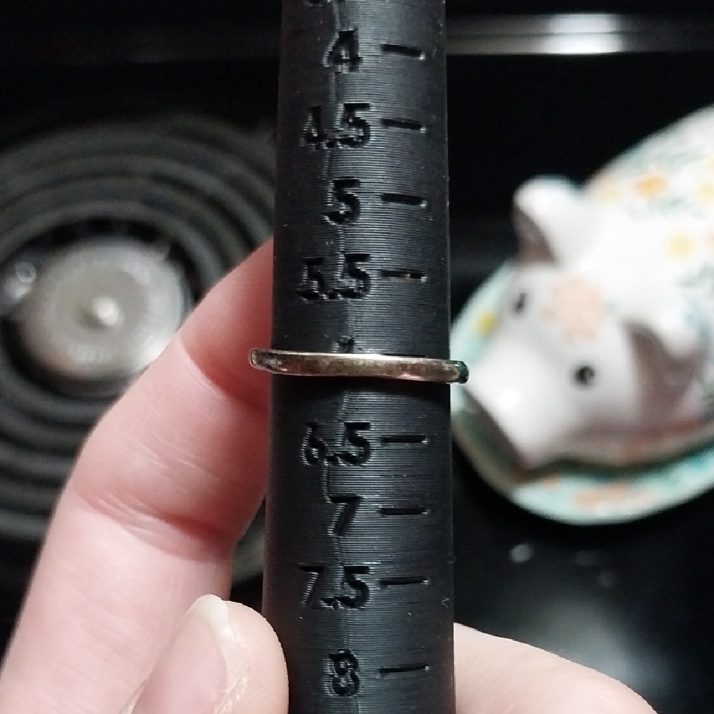 2/20$ Chic Silver Ring With Green Gemstone - image 2